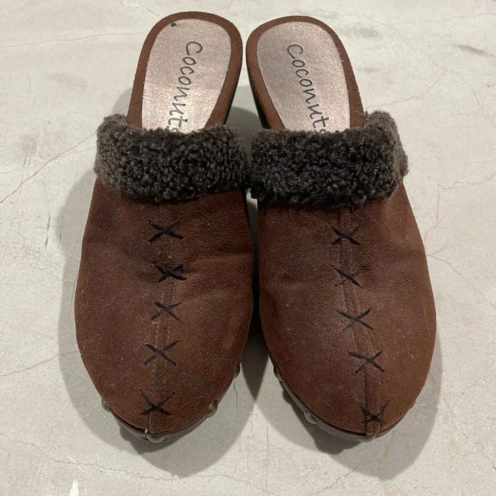 Coconuts Clogs - Picture 1 of 8